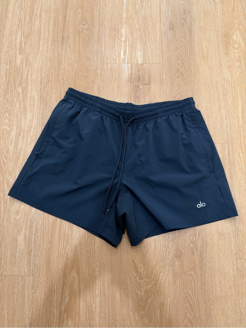 Men’s Alo 5in Inseam Shorts Size M in Navy